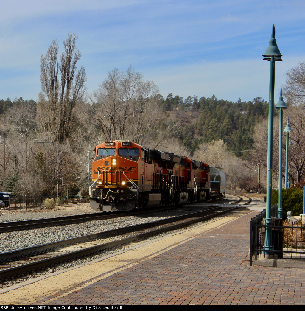 BNSF 6679